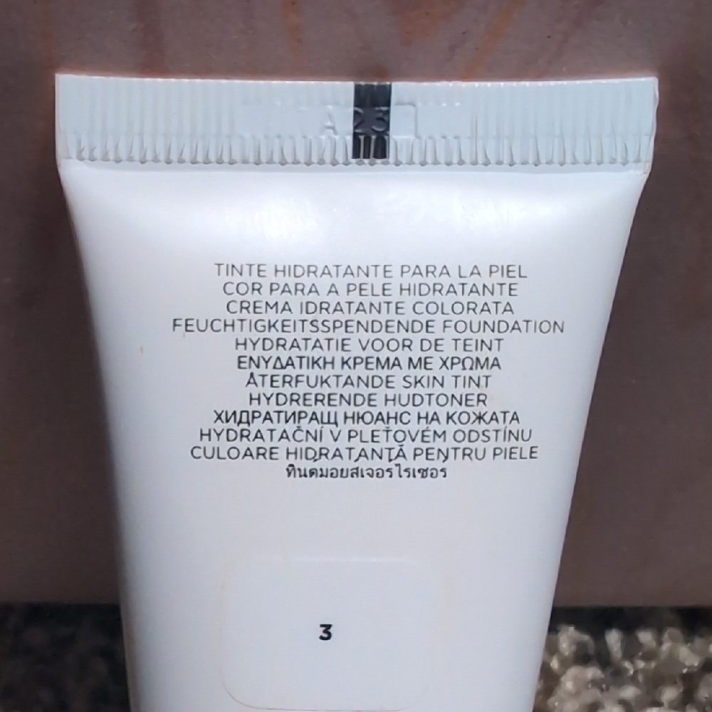 Hourglass Veil Hydrating Skin Tint - Picture 3 of 5